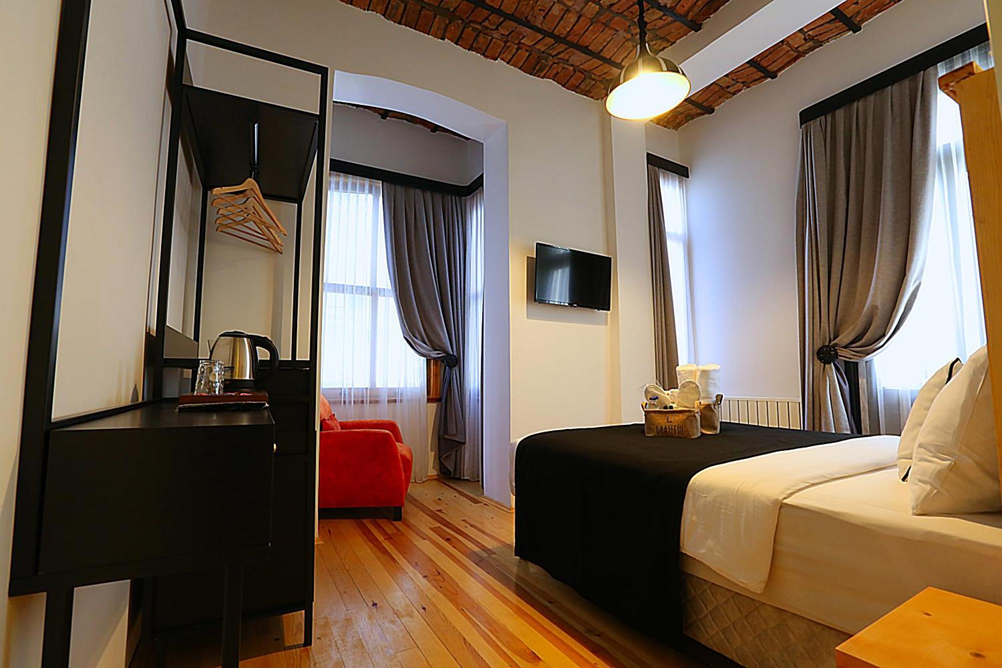 Istanbul Taksim Istiklal Street Kamil Hotel - Historical Værelse billede