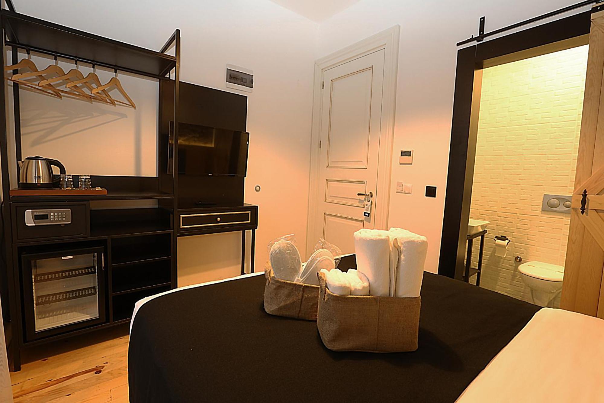 Istanbul Taksim Istiklal Street Kamil Hotel - Historical Værelse billede
