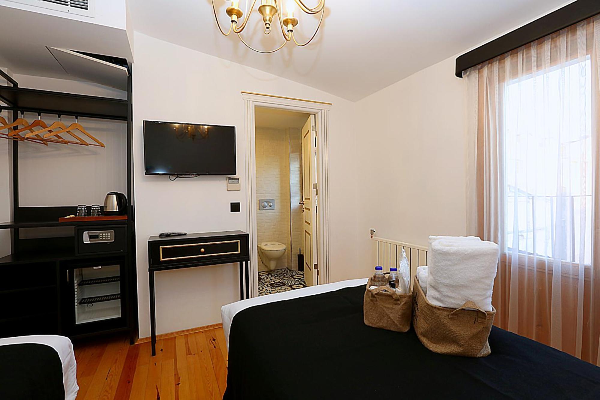 Istanbul Taksim Istiklal Street Kamil Hotel - Historical Værelse billede